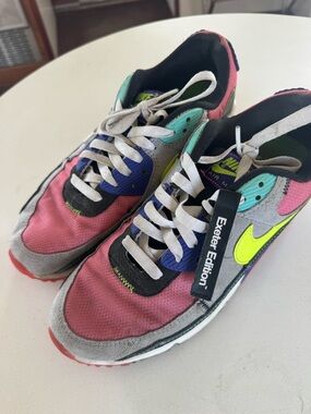 Nike Men's Mint Green and Black Running Sneakers